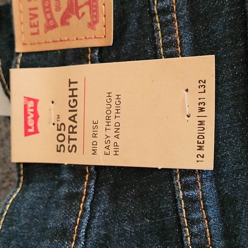 Levi's - Picture 3 of 3